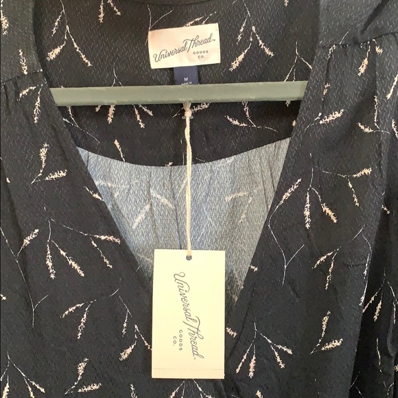 Black & White Printed Side Tie Top Sz MED NEW! - Picture 2 of 4